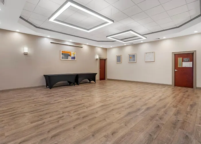 Holiday Inn Express Hotel & Suites Newton Sparta By Ihg